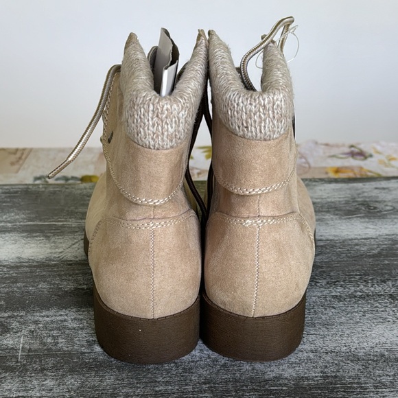 NWT woman’s boots - Picture 4 of 6